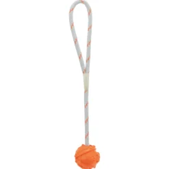 Trixie Ball am Seil schwimmt